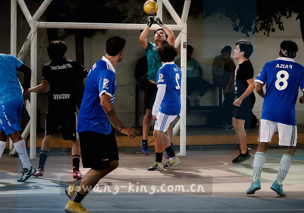 打印出的对照摘要纸张平铺桌面，边缘自然卷起